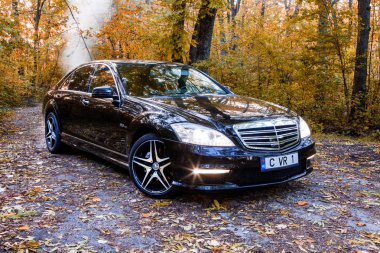 Kişinev, Moldova; 11 Ekim 2017. Moldova Mercedes-Benz Kulübü Festivali. Mercedes-Benz S sınıfı W221. Editoryal fotoğraf