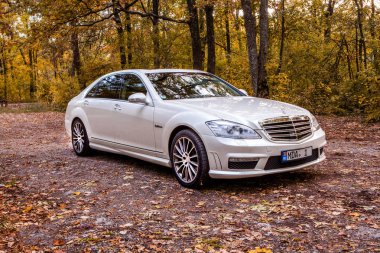 Kişinev, Moldova; 11 Ekim 2017. Moldova Mercedes-Benz Kulübü Festivali. Mercedes-Benz S sınıfı W221. Editoryal fotoğraf