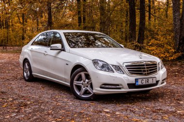 Kişinev, Moldova; 11 Ekim 2017. Moldova Mercedes-Benz Kulübü Festivali. Mercedes-Benz S sınıfı W221. Editoryal fotoğraf