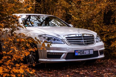 Kişinev, Moldova; 11 Ekim 2017. Moldova Mercedes-Benz Kulübü Festivali. Mercedes-Benz S sınıfı W221. Editoryal fotoğraf