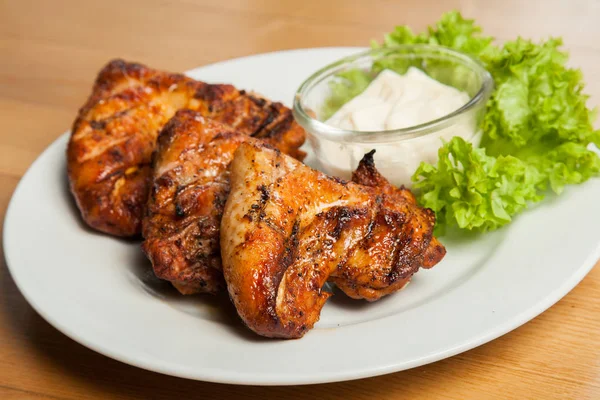 Gebackene Chicken Wings Warme Fleischgerichte Gegrillte Chicken Wings Mit Sauce — Stockfoto