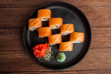 Suşi rulo iyi türleri. Rulo Philadelphia rulo, California Roll, yılan balığı avokado. Lezzetli rulo ve suşi yılan balığı, somon, karides, salatalık ve philadelphia. Çeşitli lezzetli türleri suşi rulo