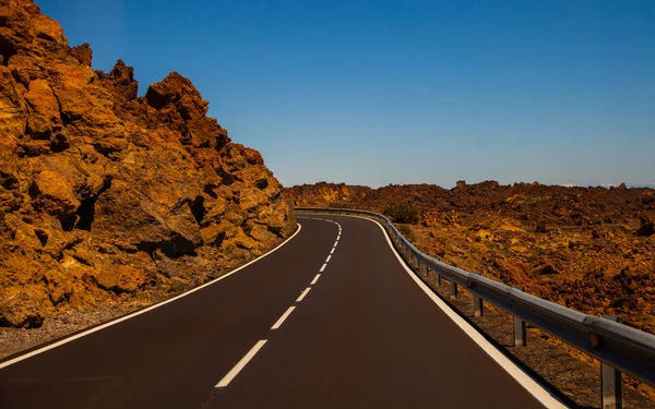 在特内里费的美丽的山路 道路旅行概念 汽车旅行冒险 — 图库照片