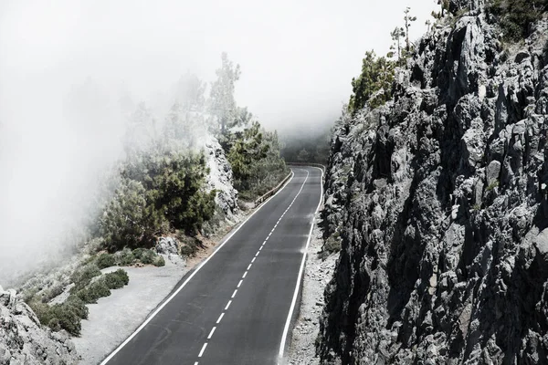 テネリフェ島の美しい山道 道路旅行の概念 車旅行の冒険 — ストック写真