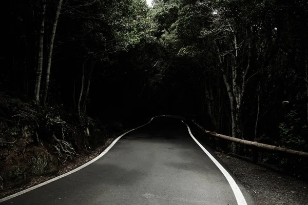 テネリフェ島の美しい山道 道路旅行の概念 車旅行の冒険 — ストック写真