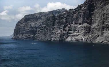 Güzel dağ tepe Tenerife Los Gigantes. Dağ manzarası Tenerife.