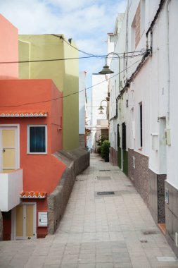 Güzel dağ köyü San Andres Tenerife. Kanarya Adaları'nda çok renkli binalar.