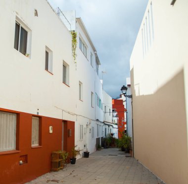 Güzel dağ köyü San Andres Tenerife. Kanarya Adaları'nda çok renkli binalar.