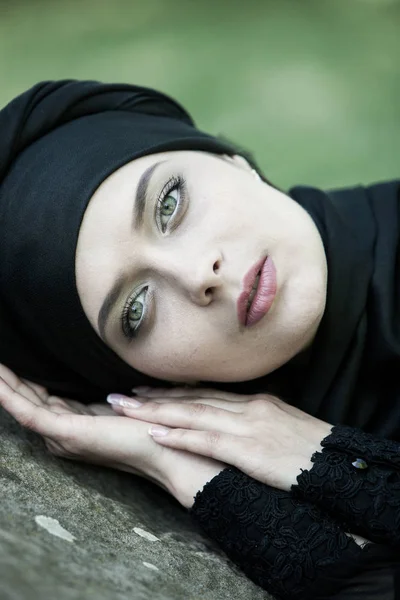 Портрет Красивой Мусульманки Молодая Арабская Женщина Хиджабе — стоковое фото