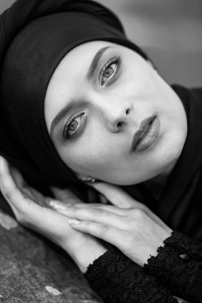Портрет Красивой Мусульманки Молодая Арабская Женщина Хиджабе — стоковое фото