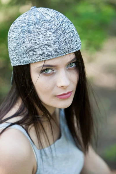 Schönes Mädchen Mit Grünen Augen Stadtpark Frau Schönheit Gesicht Porträt — Stockfoto