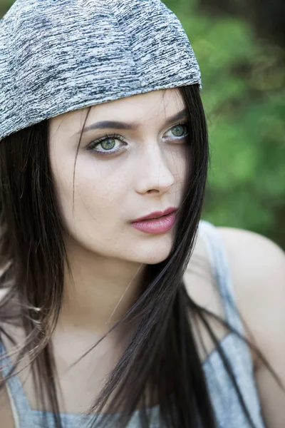 Schönes Mädchen Mit Grünen Augen Stadtpark Frau Schönheit Gesicht Porträt — Stockfoto