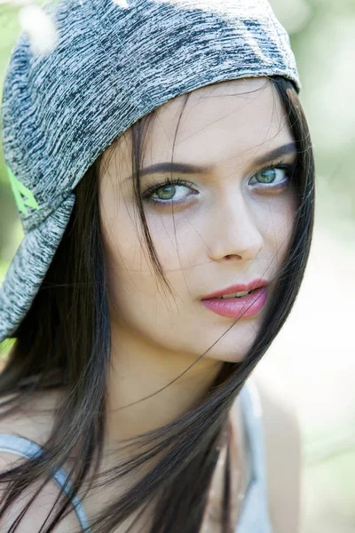 Beautiful Girl Green Eyes City Park Woman Beauty Face Portrait — Stock Photo, Image