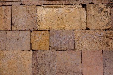 Ürdün 'ün Jerash şehrindeki Roma harabeleri. Modern şehrin hemen dışındaki duvarlarla çevrili Greko-Romen yerleşiminin kalıntıları. Jerash Arkeoloji Müzesi.