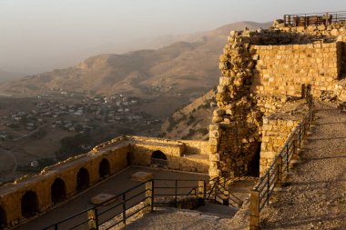 Kerak Şatosu, Ürdün 'de Kerak' ta (El Karak) büyük bir Hristiyan Haçlı kalesi.. 