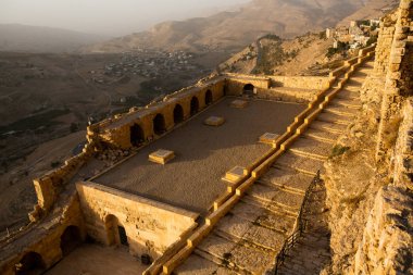 Kerak Şatosu, Ürdün 'de Kerak' ta (El Karak) büyük bir Hristiyan Haçlı kalesi.. 