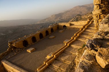Kerak Şatosu, Ürdün 'de Kerak' ta (El Karak) büyük bir Hristiyan Haçlı kalesi.. 