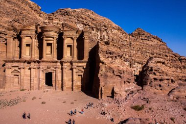 Petra, Ürdün 'deki kayaların ve antik mimarinin güzelliği. Petra, Ürdün 'deki antik tapınak