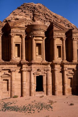 Petra, Ürdün 'deki kayaların ve antik mimarinin güzelliği. Petra, Ürdün 'deki antik tapınak