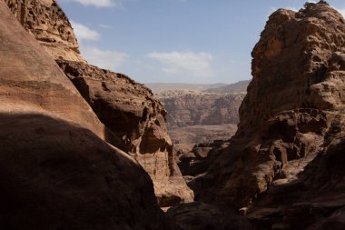 Petra, Ürdün 'deki kayaların ve antik mimarinin güzelliği. Petra, Ürdün 'deki antik tapınak