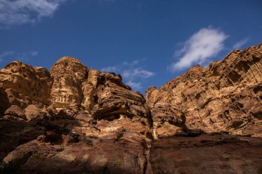Petra, Ürdün 'deki kayaların ve antik mimarinin güzelliği. Petra, Ürdün 'deki antik tapınak
