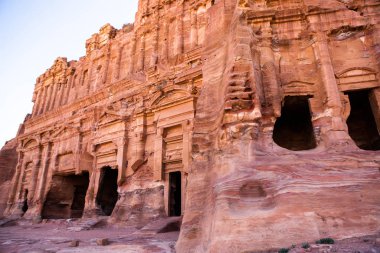 Petra, Ürdün 'deki kayaların ve antik mimarinin güzelliği. Petra, Ürdün 'deki antik tapınak