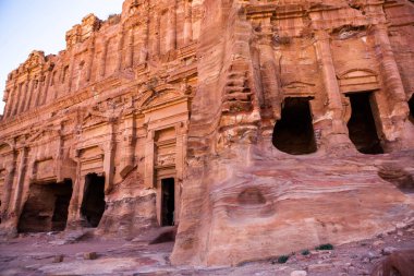 Petra, Ürdün 'deki kayaların ve antik mimarinin güzelliği. Petra, Ürdün 'deki antik tapınak