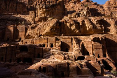 Petra, Ürdün 'deki kayaların ve antik mimarinin güzelliği. Petra, Ürdün 'deki antik tapınak