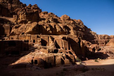 Petra, Ürdün 'deki kayaların ve antik mimarinin güzelliği. Petra, Ürdün 'deki antik tapınak