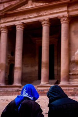 Petra, Ürdün 'deki kayaların ve antik mimarinin güzelliği. Petra, Ürdün 'deki antik tapınak