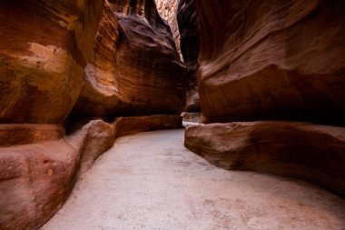 Petra, Ürdün 'deki kayaların ve antik mimarinin güzelliği. Petra, Ürdün 'deki antik tapınak
