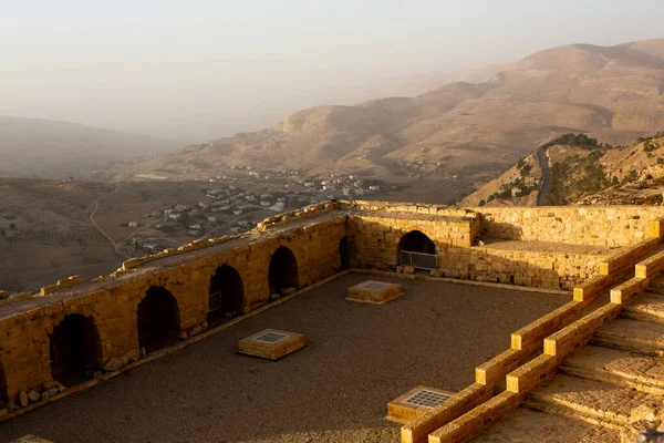 Kerak Şatosu, Ürdün 'de Kerak' ta (El Karak) büyük bir Hristiyan Haçlı kalesi.. 