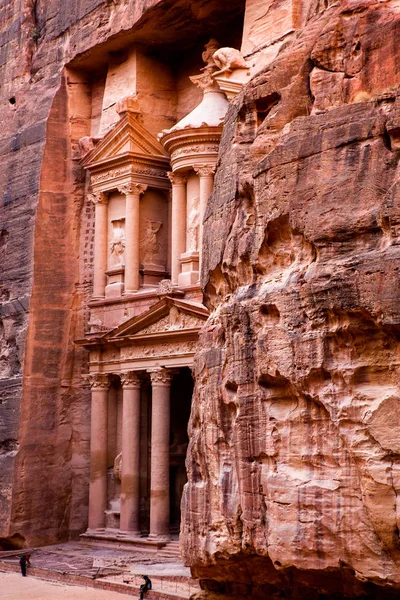 ヨルダンペトラの岩や古代建築の美しさ ペトラ ヨルダンの古代寺院 — ストック写真