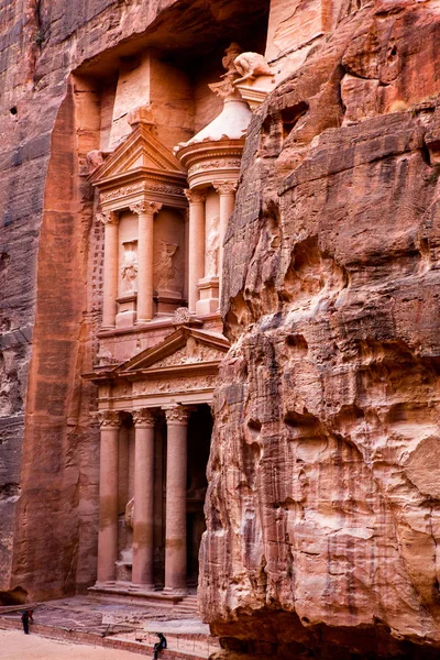 Petra, Ürdün 'deki kayaların ve antik mimarinin güzelliği. Petra, Ürdün 'deki antik tapınak