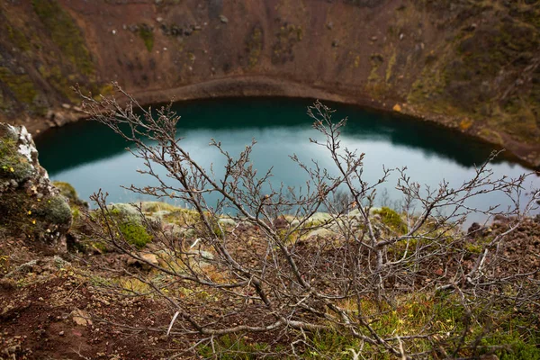 Kerid Vulkanischen Kratersee Island Landschaft Mit Roten Vulkansteinen Auf Der — Stockfoto