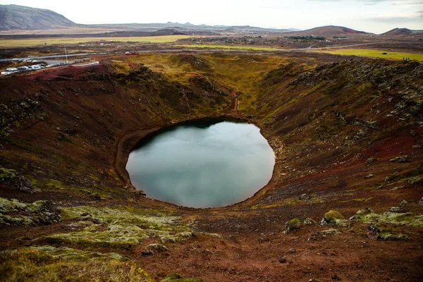 Kerid Lago Vulcanico Cratere Islanda Paesaggio Con Pietre Vulcaniche Rosse — Foto Stock