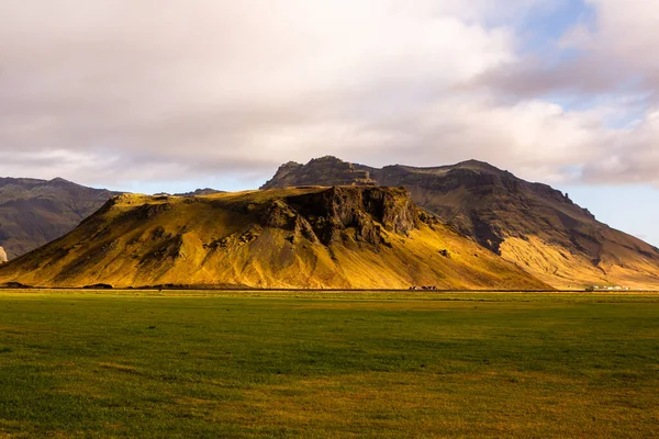 Fargerik Høstnatur Reis Til Island Vakkert Islandsk Landskap Med Fjell – stockfoto