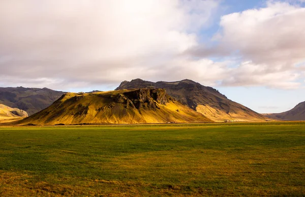 Πολύχρωμη Φθινοπωρινή Φύση Ταξίδι Στην Ισλανδία Όμορφο Ισλανδικό Τοπίο Βουνά — Φωτογραφία Αρχείου