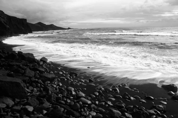 Hermosa Costa Del Océano Atlántico Con Montañas Olas Del Océano —  Fotos de Stock