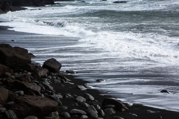 Hermosa Costa Del Océano Atlántico Con Montañas Olas Del Océano — Foto de Stock