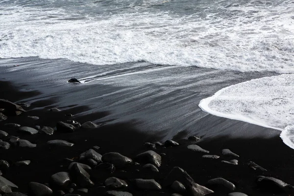 Krásné Pobřeží Atlantského Oceánu Horami Vlny Severoatlantického Oceánu Narážející Pláž — Stock fotografie