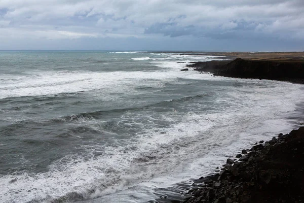 Schöne Küste Des Atlantiks Mit Bergen Wellen Des Nordatlantiks Krachen — Stockfoto