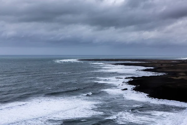 Hermosa Costa Del Océano Atlántico Con Montañas Olas Del Océano — Foto de Stock