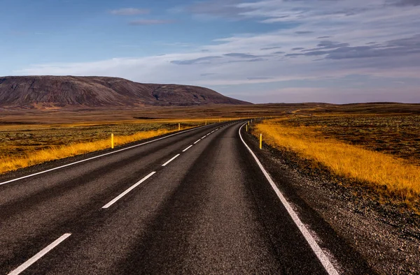 Camino Través Islandia Paisaje Camino Coche Viaje Escénico Puesta Sol —  Fotos de Stock