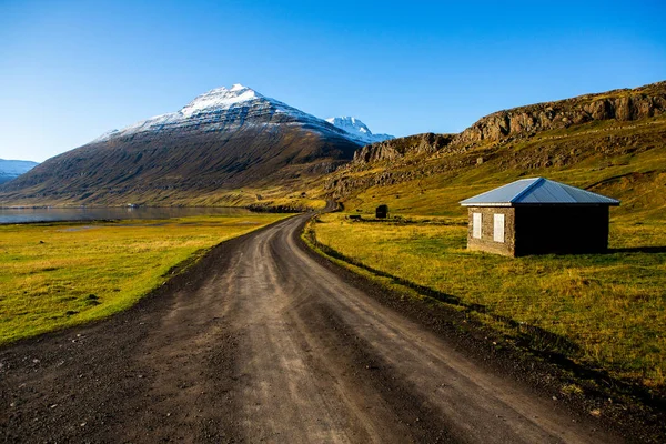 Droga Przez Islandzki Krajobraz Droga Samochód Podróży Malownicze Zachód Słońca — Zdjęcie stockowe