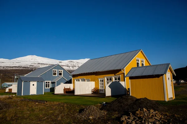 Naturskön Utsikt Över Den Lilla Staden Seydisfjordur Östra Island Den — Stockfoto