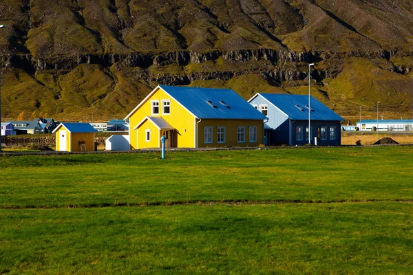 Widok Malowniczego Miasteczka Seydisfjordur Wschodnią Islandię Malownicze Wiejskie Miasteczko Piękny — Zdjęcie stockowe