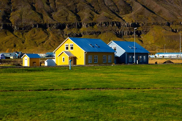 Vista Panorámica Pequeña Ciudad Seydisfjordur Islandia Oriental Pintoresca Ciudad Rural — Foto de Stock