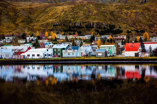 Vista Panorâmica Pequena Cidade Seydisfjordur Islândia Oriental Pitoresca Cidade Rural — Fotografia de Stock