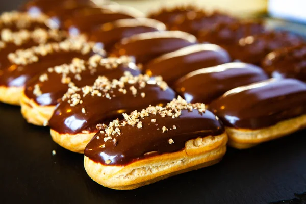 Traditionelle Französische Eclairs Mit Schokolade Leckeres Dessert Hausgemachte Kuchen Eclairs — Stockfoto